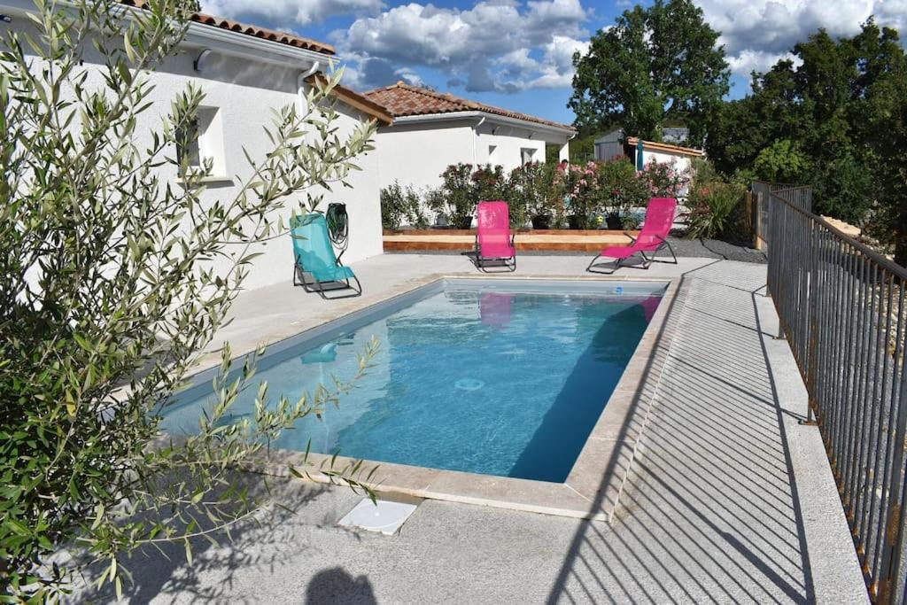 Maison de vacances Gîtes des Clapas Lisa, villa**** piscine privée 320 Chemin de Serre Merlas, 07120 Balazuc