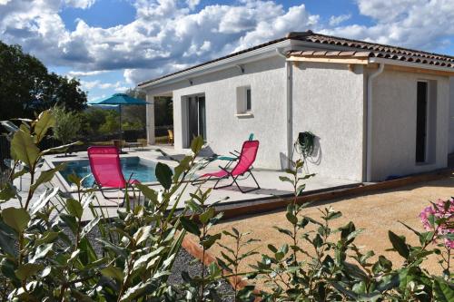 Gîtes des Clapas Lisa, villa**** piscine privée Balazuc france