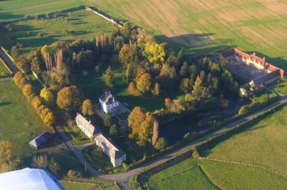 Maisons de vacances Gîtes du château de la Motte Le Château de la Motte, 61150 Joué-du-Plain