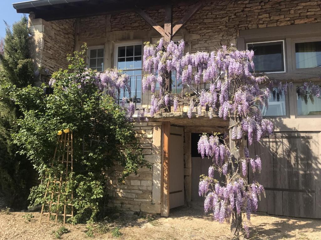 Maisons de vacances Gîtes L'Art d'une Pause 2 Chemin de la Montagne, 71460 Champagny-sous-Uxelles