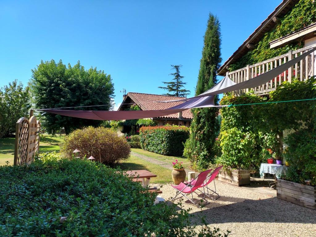 Maisons de vacances Gîtes La Ferme et la Bergerie de Monseignon 230 route de Plante-Monseignon, 40240 Saint-Julien-dʼArmagnac