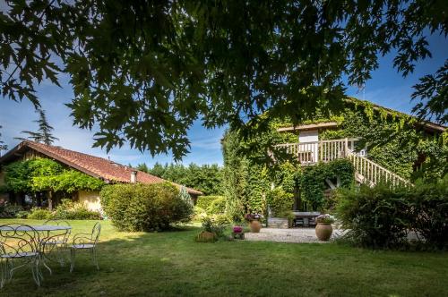 Maisons de vacances Gîtes La Ferme et la Bergerie de Monseignon 230 route de Plante-Monseignon Saint-Julien-dʼArmagnac