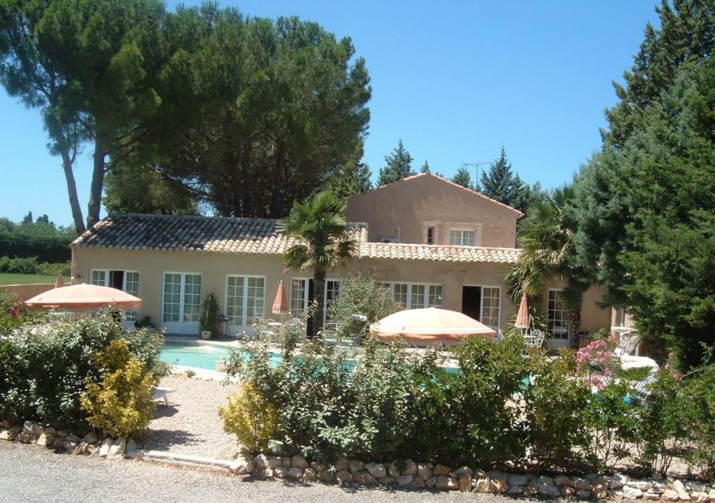 Maisons de vacances Gites Piscine Chauffée La Balancelle 201 Voie Aurélia, 13210 Saint-Rémy-de-Provence