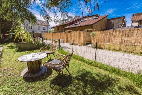 Appartements Gîtes Sérénaé avec vue sur rivière 2 Rue de la Place Val de Vesle