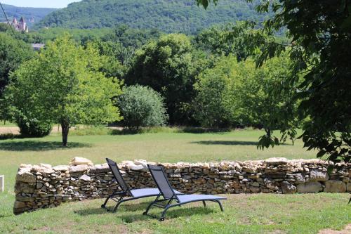 Gites Vive la Vie - gite met kasteelzicht Envaux france