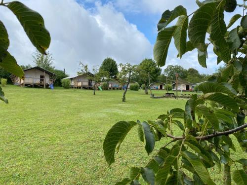 Tente de luxe Glamping Place de la Famille Lieu dit La Mauratie Jayac