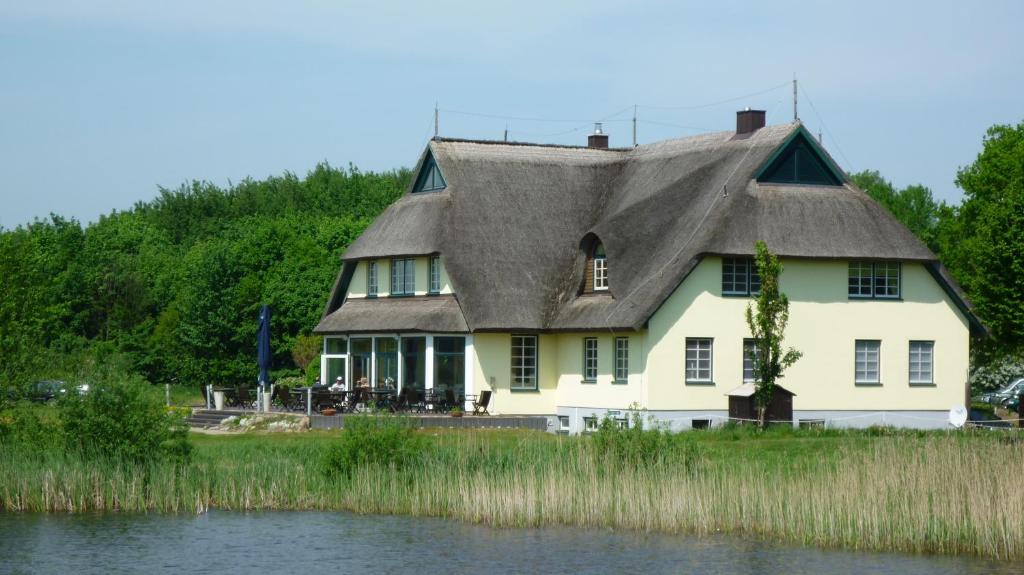 Hôtel Golfcentrum Schloss Karnitz Rügen Am Golfplatz 2, 18574 Garz-Rügen