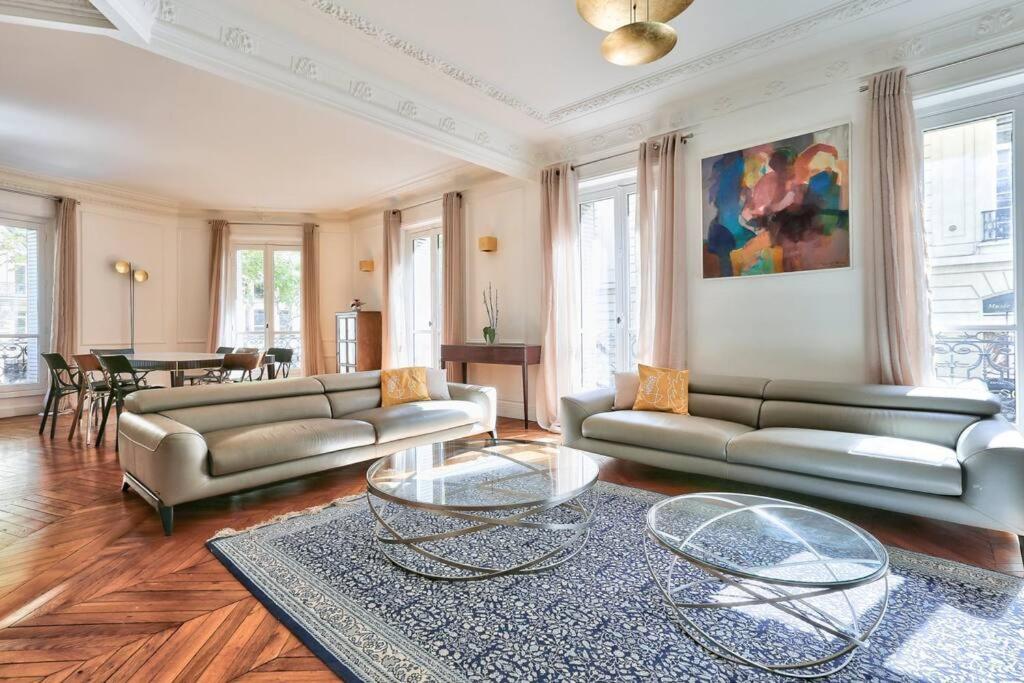 Appartement Gorgeous apartment next to the Champs-Elysées 2 Rue Léonce Reynaud, 75116 Paris