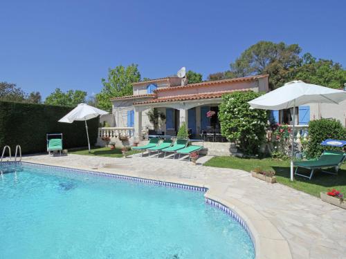 Gorgeous Holiday Home in Bagnols en For t with Private Pool Bagnols-en-Forêt france