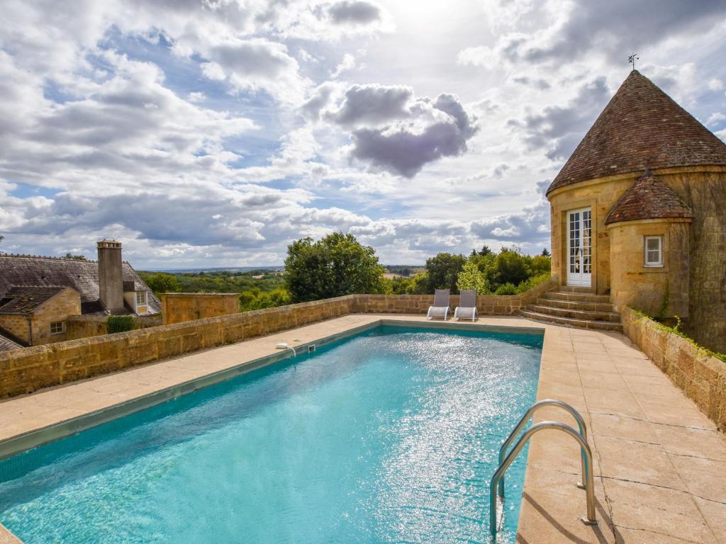 Maison de vacances Gorgeous manor in the Auvergne with private swimming pool , 03360 Meaulne