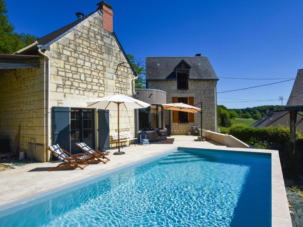 Maison de vacances Gorgeous Mansion in Thizay with Private Swimming Pool , 37500 Thizay