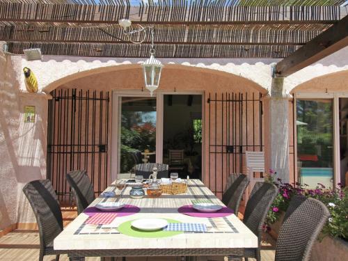 Gorgeous Villa in Bagnols en For t with Swimming Pool Bagnols-en-Forêt france