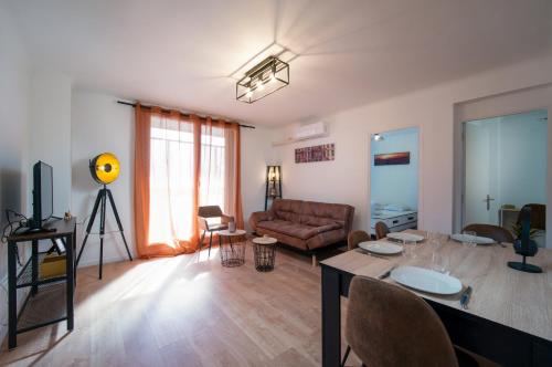 Grand Appartement 3 chambres avec clim et balcon Marseille france