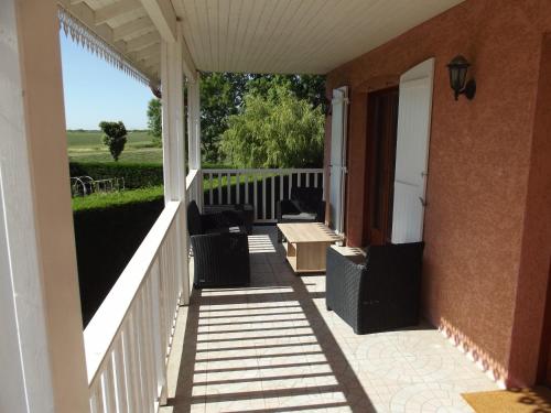 Grand Appartement avec cheminée \ Mionnay france