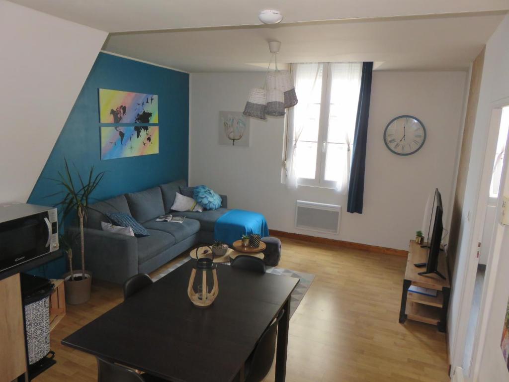 Appartement Grand appartement chaleureux Appartement 2 22 Place Saint-Médard, 79100 Thouars