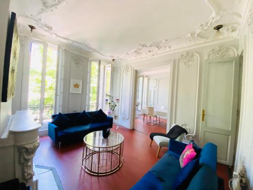 Grand appartement Place Préfecture 105m2 Marseille france