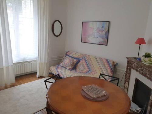 Appartement Grand appartement proche cathédrale 4 pers 3 Place Paul Jamot Reims