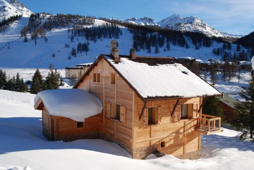 Chalet grand chalet plein sud Rue des Montagnards Montgenèvre