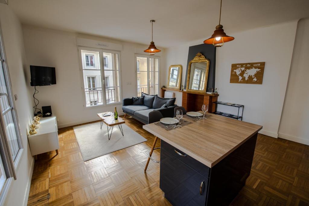 Appartement Grand F2 refait à neuf, Plein coeur Centre Ville 10 Rue Geoffroy de Montbray, 50200 Coutances