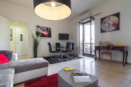 GRAND H -F2, FACE VIEUX- NICE, TERRASSE, ASCENSEUR, CLIMATISATION, Terrace - Nice city center Nice france