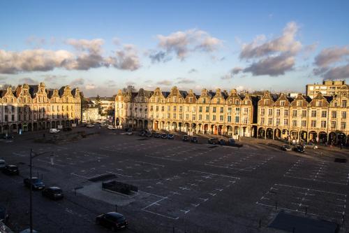 Appartements Grand Place Hôtel \ 23 Grand Place Arras