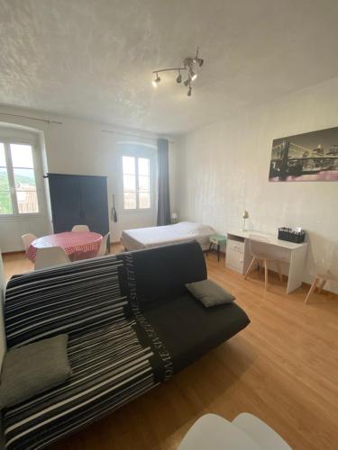 Grand Studio 30m2 4 pers plein centre Corte 13 cours paoli wifi tv lave linge Corte france