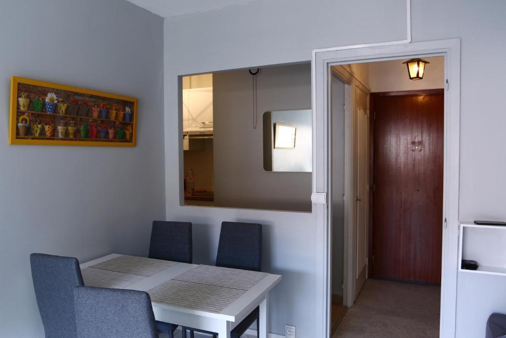 Appartement Grand studio 4 couchages proche mer 20 Rue du Printemps, 06160 Antibes