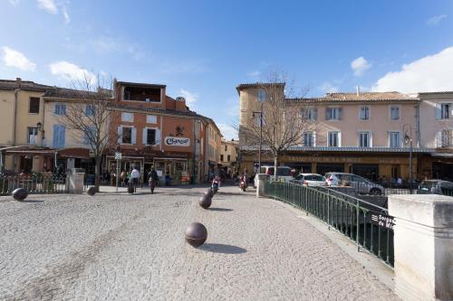 Grand studio à la nuitée LʼIsle-sur-la-Sorgue france