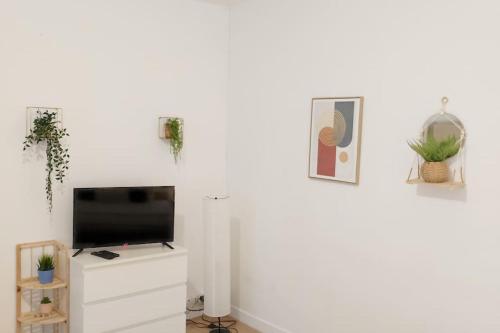 Appartement Grand studio proche gare 68 Avenue Henri Lefeuvre Le Mans