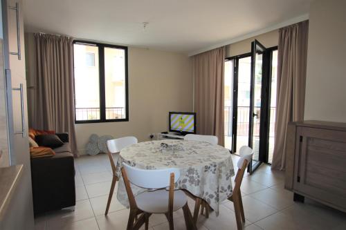 Appartement Grand T2 hyper-centre avec terrasse et Parking 1 rue lanine Arcachon