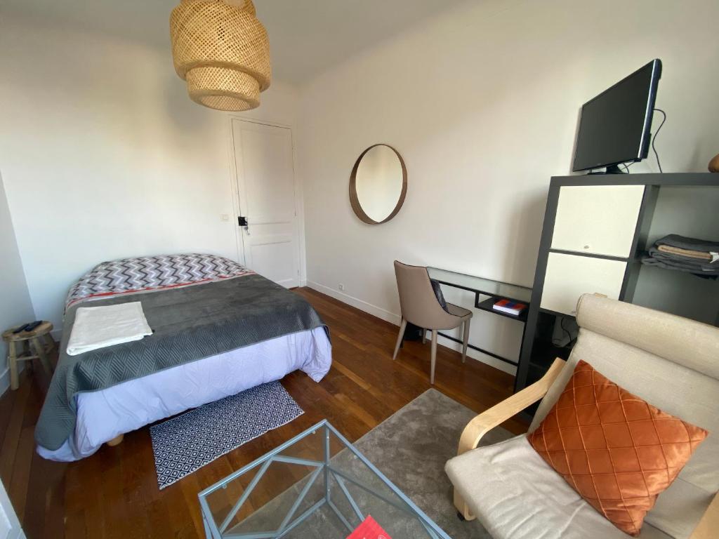 Séjour chez l'habitant Grande chambre privative à 20 minutes de Paris 23 Boulevard Edgar Quinet, 92700 Colombes