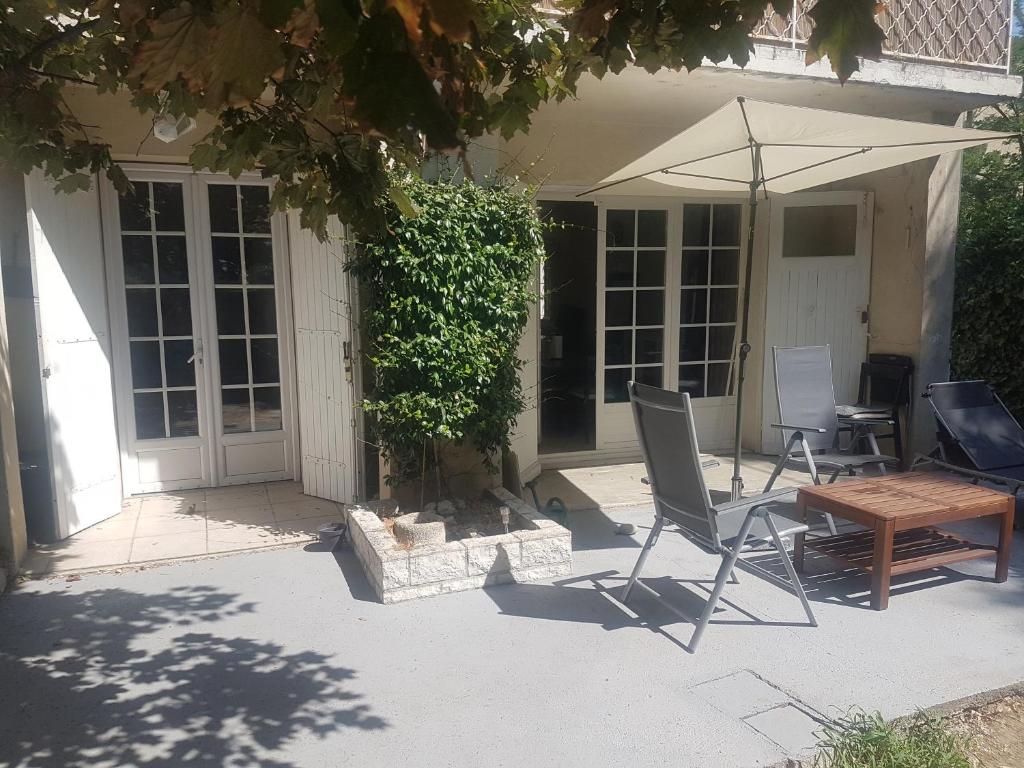 Maison de vacances Grande maison avec 5 chambres et jardin 17 Avenue du Mont Serein, 84000 Avignon
