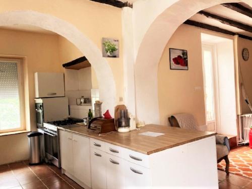 Grande maison de charme, 14 pers. 5 chambres, sauna, écrin de verdure, baby foot Saint-Clémentin france