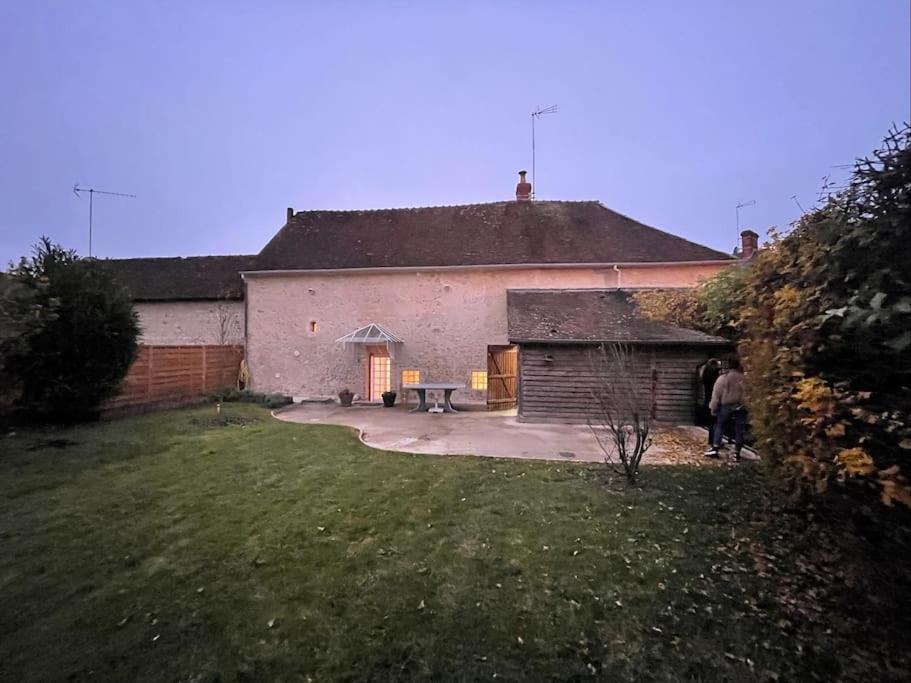 Maison de vacances Grande maison de village proche Mortagne-au-Perche 15 Rue de Puisaye, 61560 La Mesniere