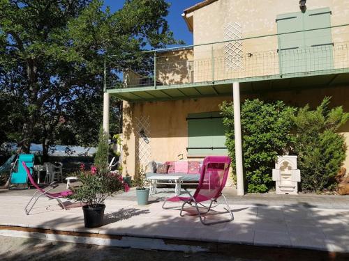 Grande maison en Provence avec piscine et jardin clôturé de 5000m2 Montségur-sur-Lauzon france