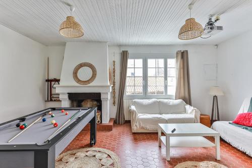 Grande maison familiale avec billard proche mer Les Bussolleries france