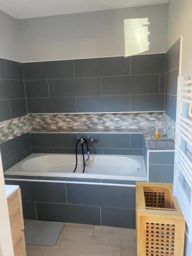 Grande maison individuelle avec jacuzzi Roncq france