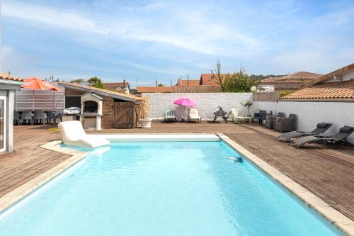 Grande villa avec piscine chauffée Tarnos france