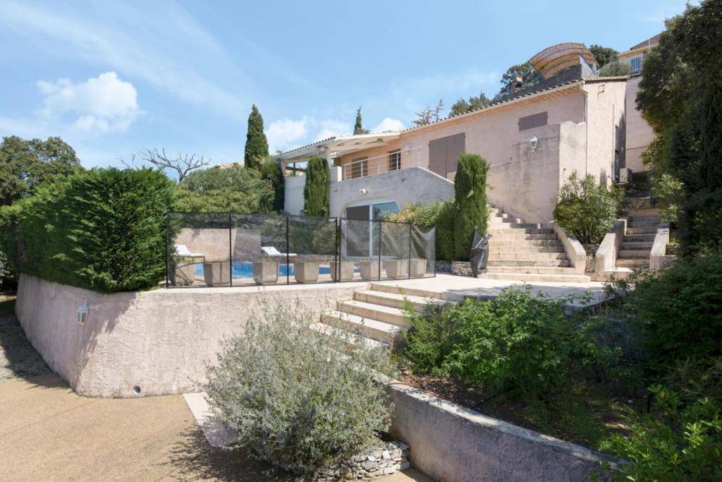 Maison de vacances Grande villa avec PISCINE et TERRASSE 1 Allée des Chênes Verts, 30400 Villeneuve-lès-Avignon