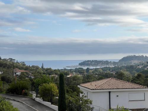 Villa GRANDE VILLA CALIFORNIENNE, 350 M2, VUE MER ET COLLINES, CAVALAIRE sur mer 1450 chemin des collières, 8 domaine des sylphides Cavalaire-sur-Mer