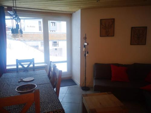 Great 8-pax ski-in ski-out apartment in Tignes Val Claret Tignes france