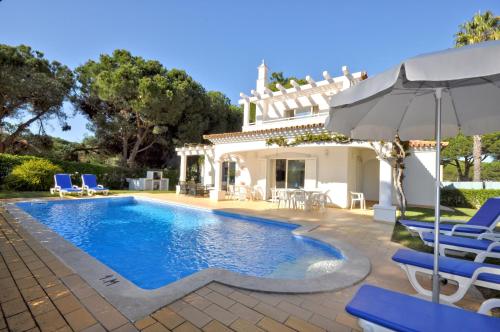 Great pool villa just a short stroll to the centre Quarteira portugal