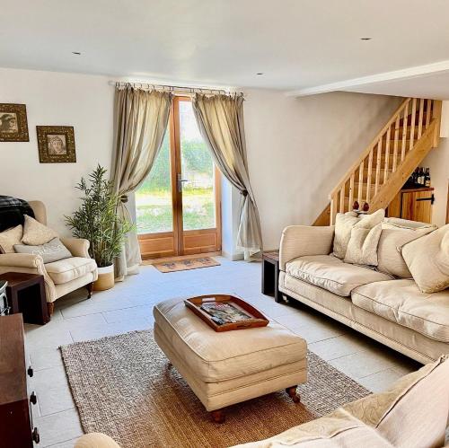 Greengates - Rose Cottage Immaculate 3 Bedroom Gite with Private Spa & Shared Heated Pool Chives france