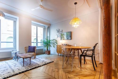 Greeter-Bel appartement Parisien de 70m2 - St Lazare Paris france