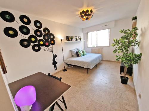 GregBnb-com - Studio vintage 25m² - Centre Toulon france