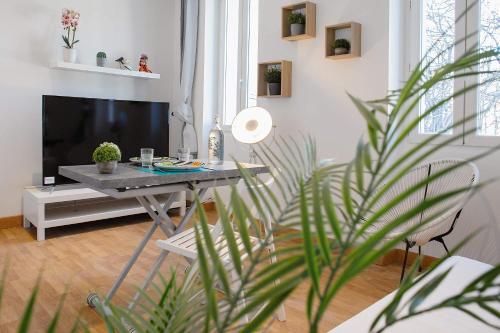 Appartement GregBnb-com - T2 Design - CLIMATISÉ - WiFi Fibre Batiment B, 1er Etage Appartement 1, 98 Boulevard Louis Charles Delescluze Toulon