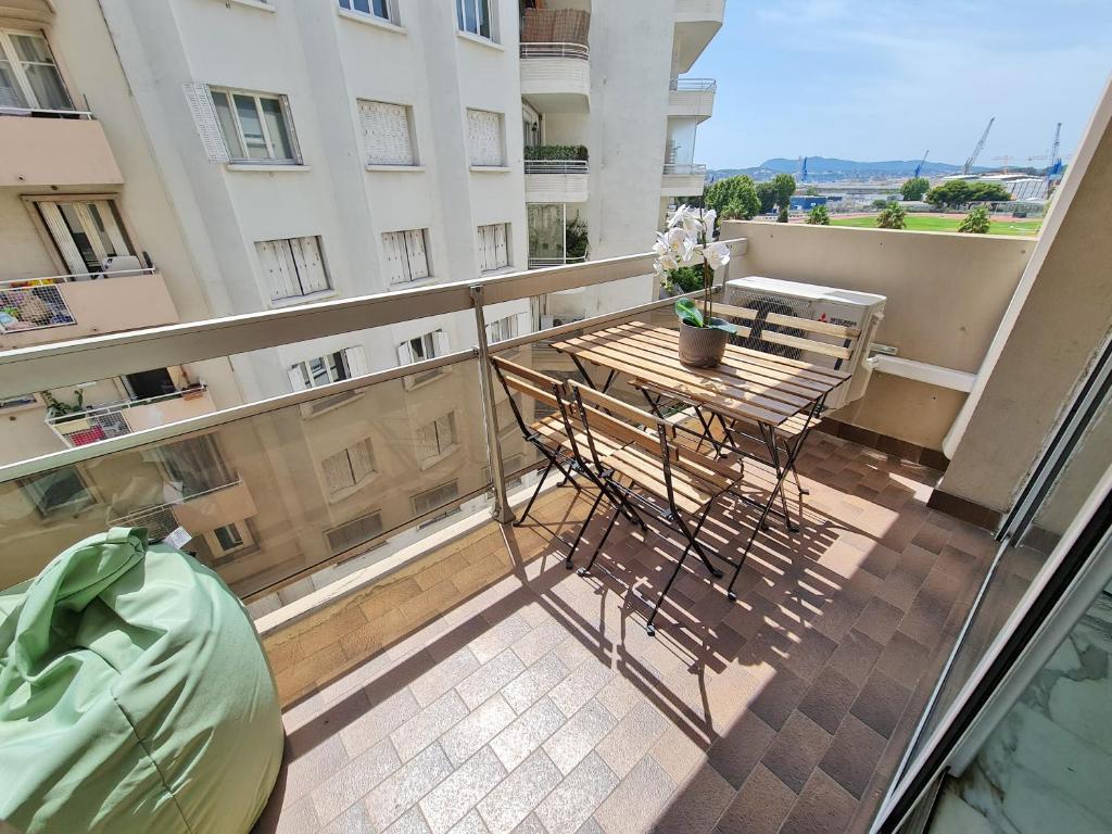 Appartement GregBnb-com - T2 Pleine Ville - CLIMATISE - BALCON - 1 13 Rue Victor Reymonenq  Le Joal B, 83200 Toulon