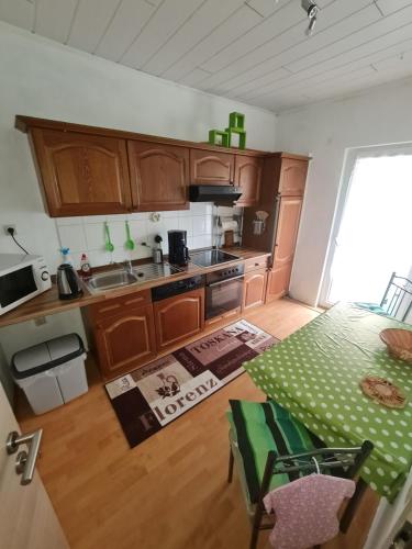 Appartement Große rustikale Ferienwohnung am Stadtrand von Röbel an der Müritz mit Balkon 22 Bahnhofstraße Röbel