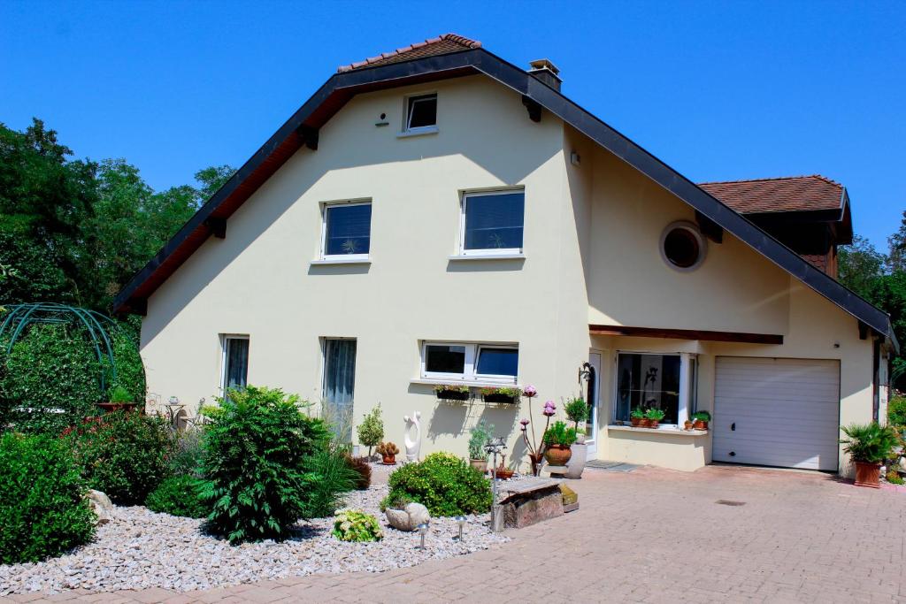 Appartement Großzügige helle Ferienwohnung bis 4 Personen in Chalampe, Elsass 36B Rue de Rumersheim, 68490 Chalampé
