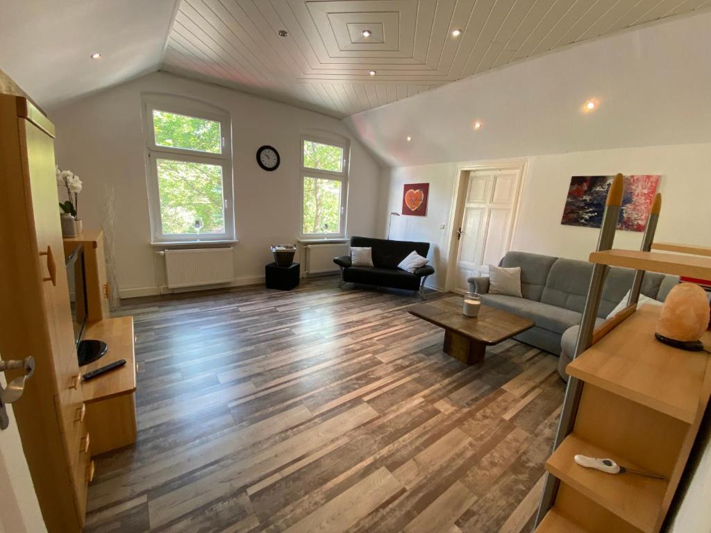 Appartement Großzügige, helle Ferienwohnung für 2 bis 5 Gäste August-Bebel-Straße 18, 99706 Sondershausen